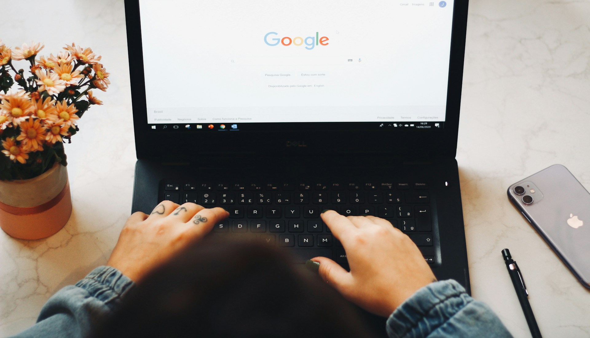 Hands on a keyboard about to make a Google search